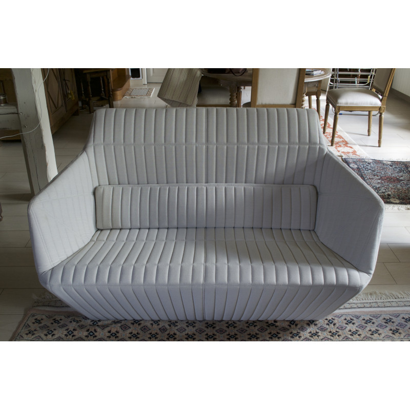 Facett canapé 2 places par Roman et Erwan Bouroullec pour Ligne Roset Facett canapé 2 places par Roman et Erwan Bouroullec pour Ligne Roset