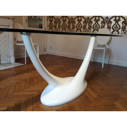 Oval glass dining table by Cattelan Italia