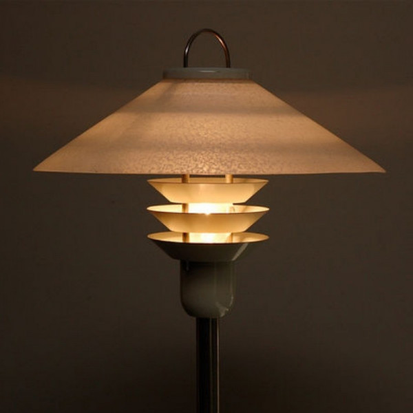  Lampe  sur pied design  d occasion style scandinave 1970