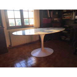 Dining tulip table by Knoll