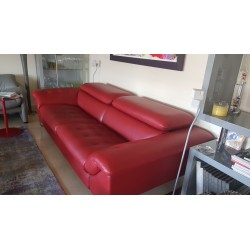 Moderne canapé de cuir 3 places, rouge crée par Roche Bobois 