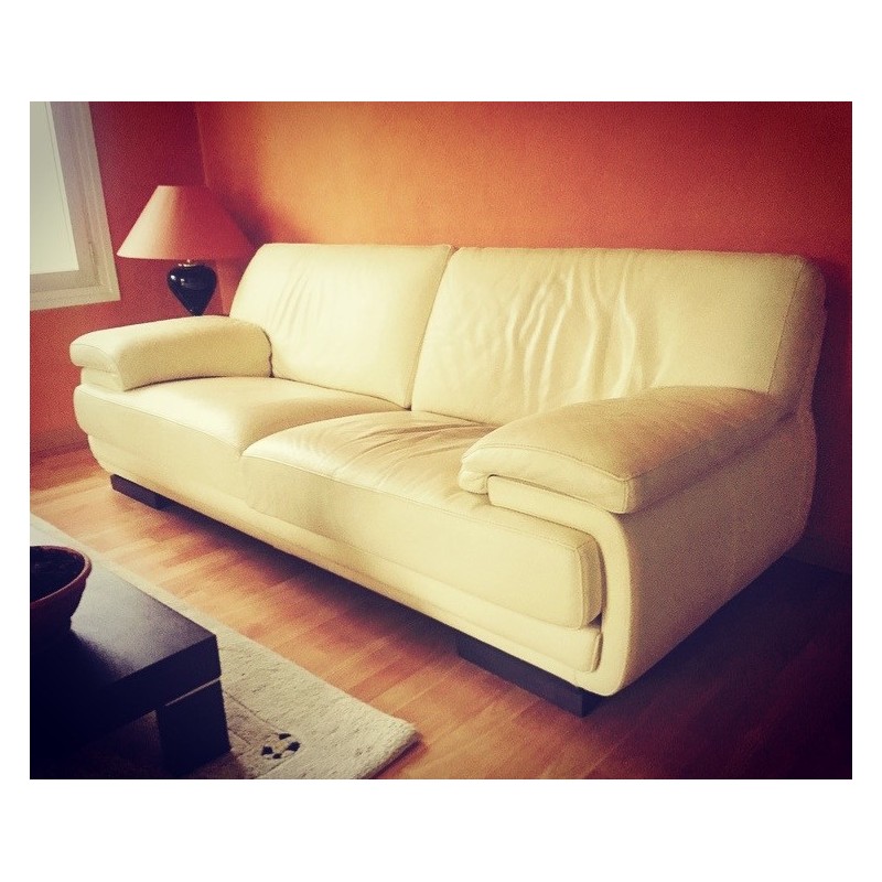 Preloved 3-seater white leather sofa by Cuir Center-So Chic So Design