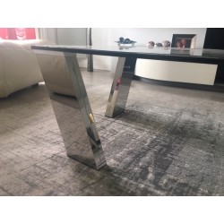 Glass coffee table - so chic so design