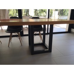 magnifique table en bois et acier trés contemporaine sur so chic so design