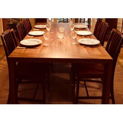 table cinna en bois massif modèle EATON forme contemporaine sur so chic so design