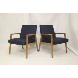 Paire de fauteuils scandinaves années 60 restaurés tissu bleu .