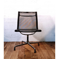 Chaise de bureau EA105 par Charles & Ray Eames