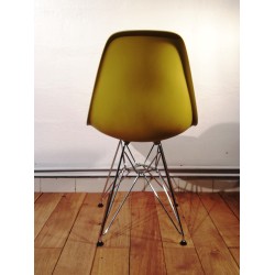 DSR chair, Charles & Ray Eames on the high-end second-hand website So Chic So Design