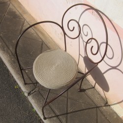 Chaises en fer forgé signés Francois Liguori Designer Sétois sur le site de l'occasion So Chic So Design 