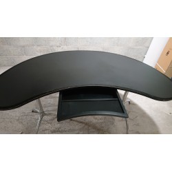 designer Paolo Rizzatto avec son bureau table en vente sur so chic so design 