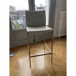 chaise tabouret haut by zanotta en cuir blanc sur so chic so design 