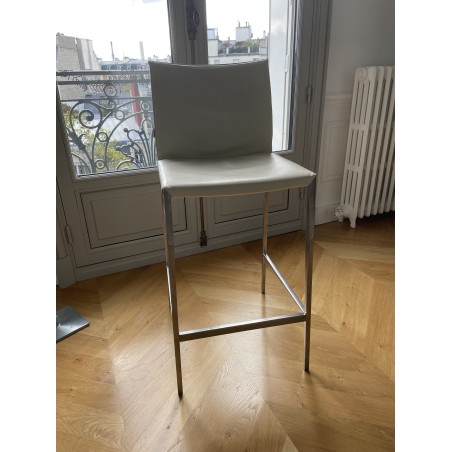chaise tabouret haut by zanotta en cuir blanc sur so chic so design 