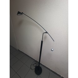 Lampadaire Artemide nestore par Carlo Forcolini