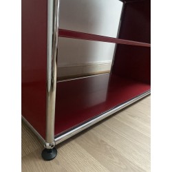 Etagère en metal rouge USM