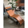 Chaise longue LC4 Cassina par Le Corbusier, Charlotte Perriand et Pierre Jeanneret
