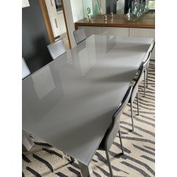 Table à manger Brera Cattelan Italia par Andrea Gulisano