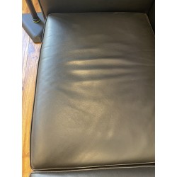 Canapé LC3 cuir noir par Le Corbusier pour Cassina