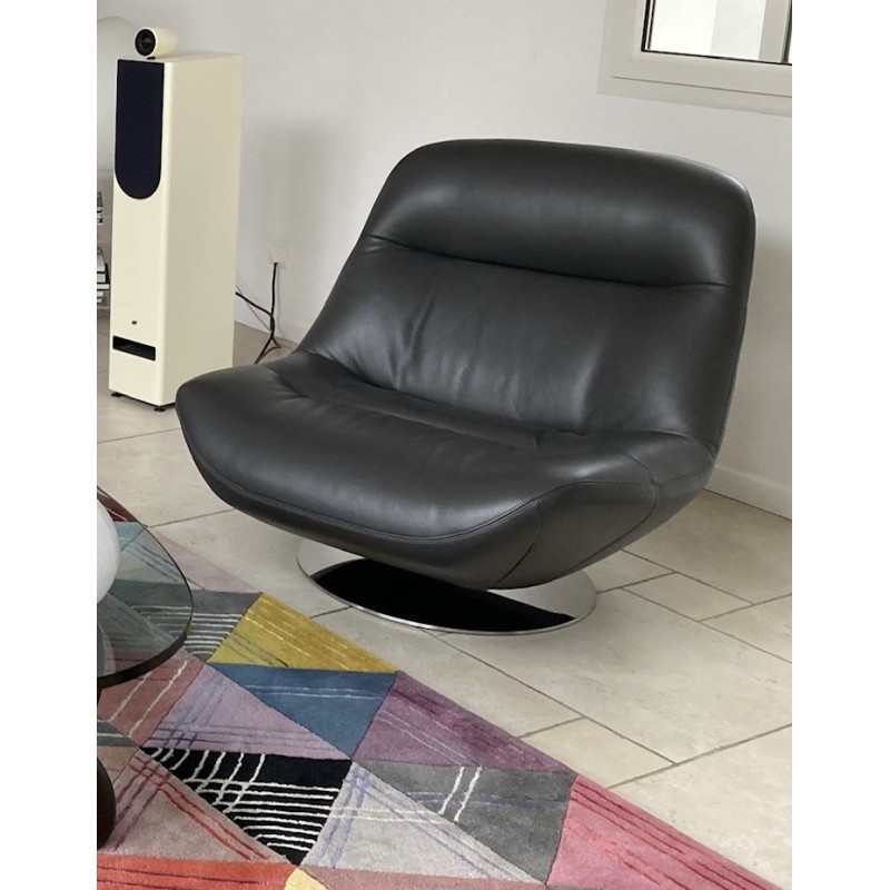 Fauteuil pivotant en cuir Manarola Ligne Roset