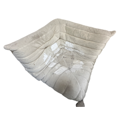 canapé 3 places et canapé d'angle en cuir alcantara Togo chez Ligne Roset